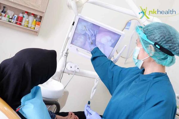 Gigi Palsu Lepas Pasang di Jakarta