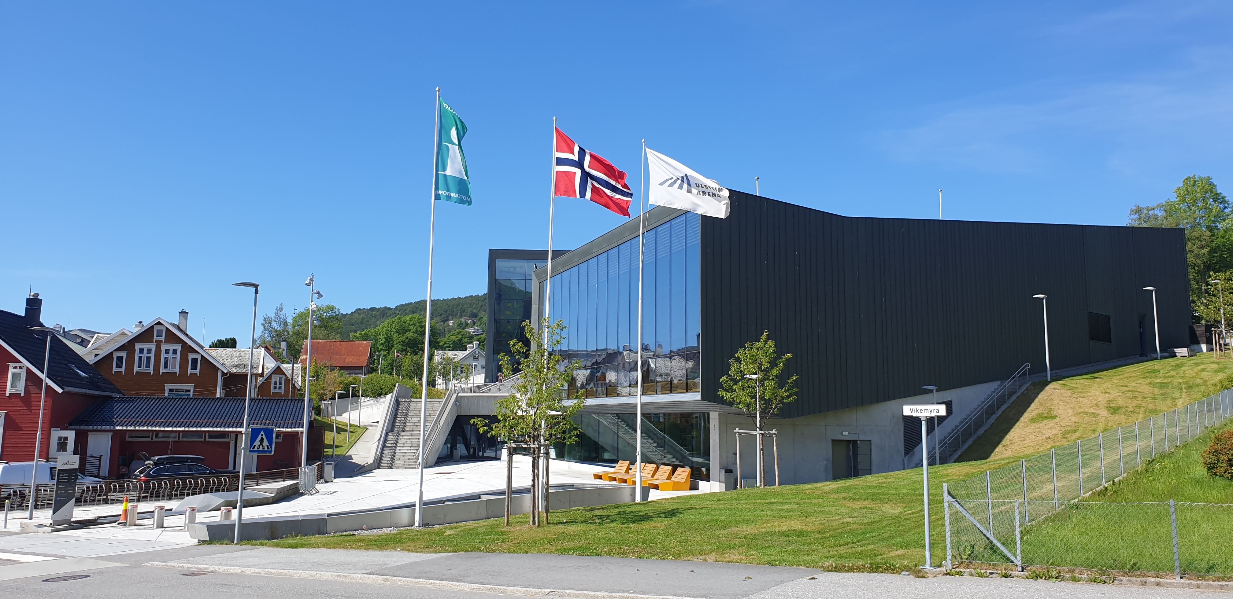 Ulstein Arena med flagg