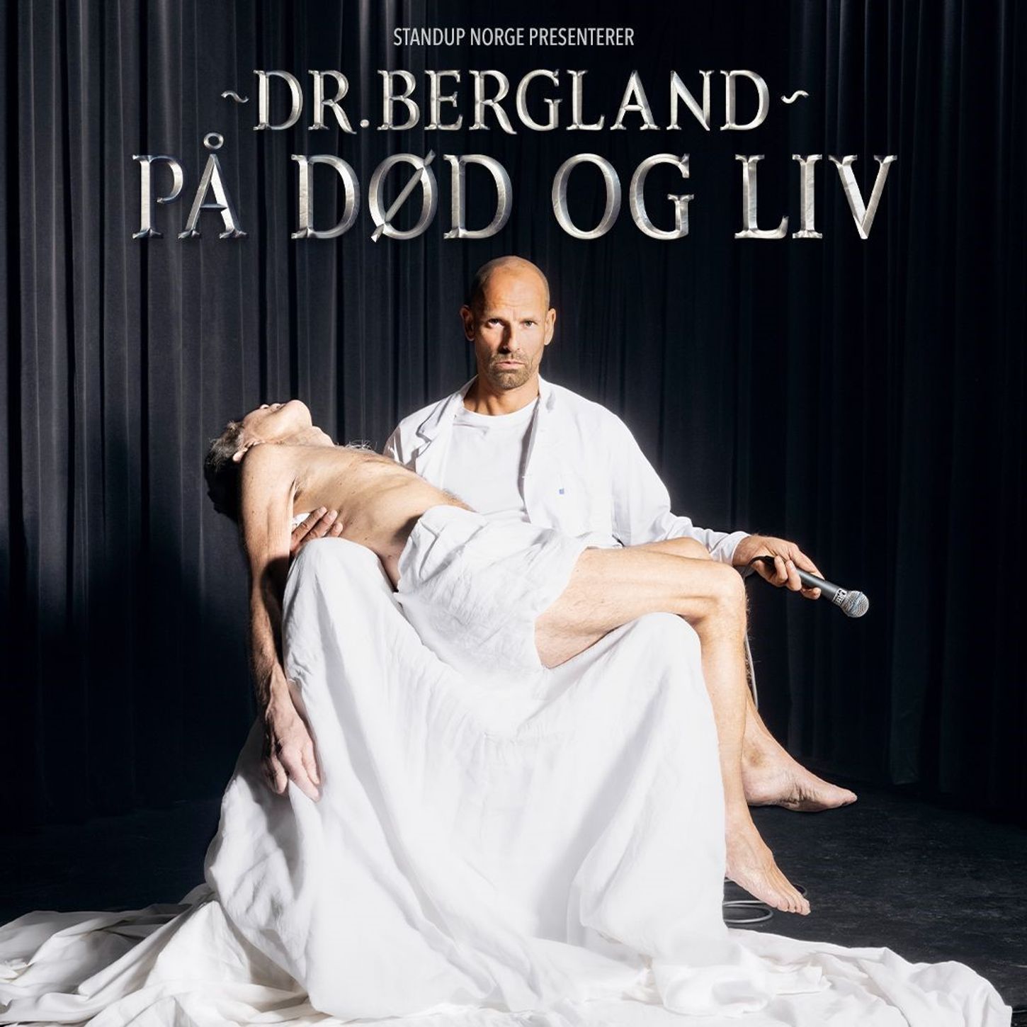 Plakat til showet "Dr. Bergland - på død og liv", med bilde av Dr. Bergland og ein person til.