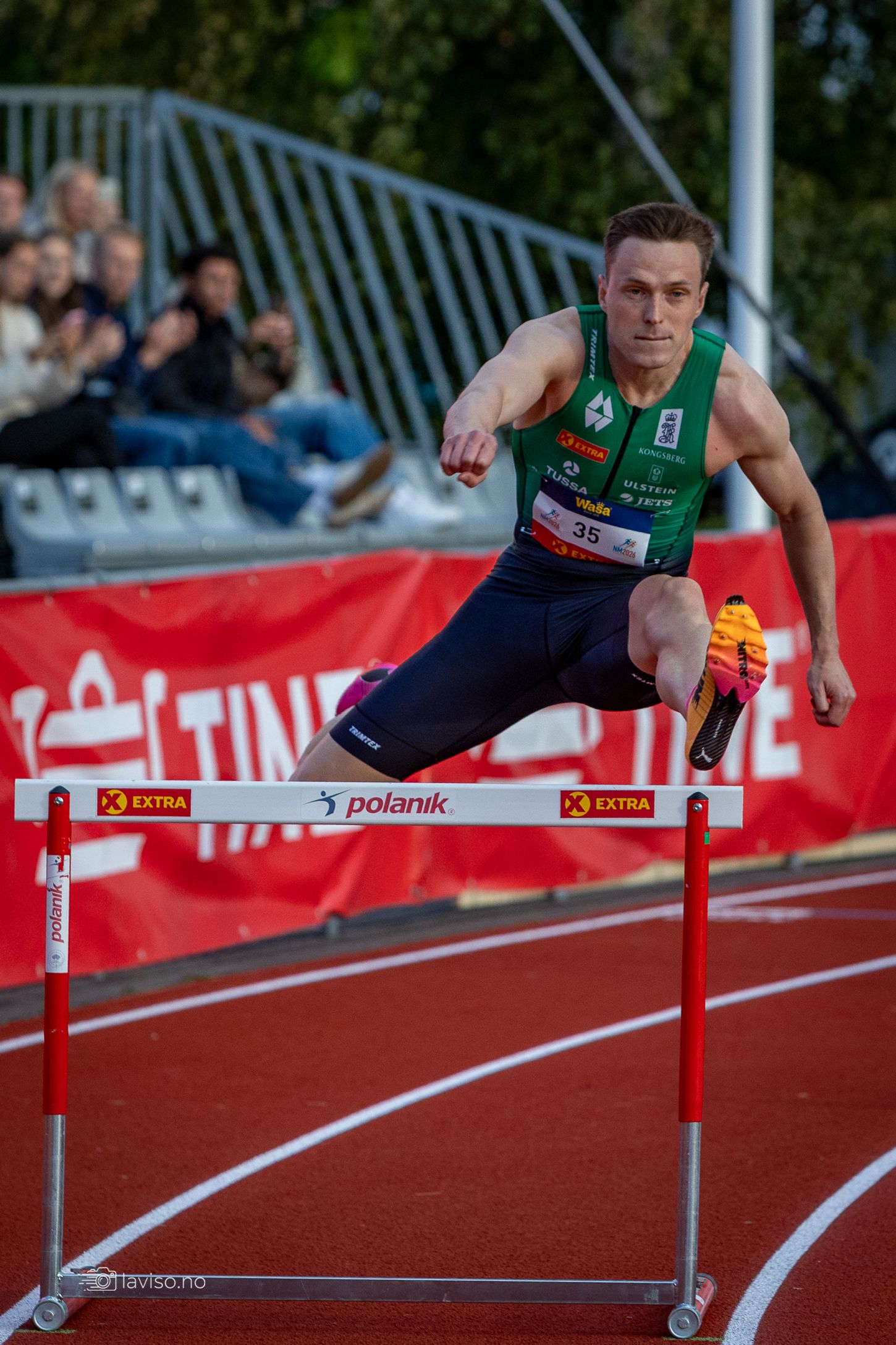 Karsten Warholm over hinder, foto Svein Sæterbø