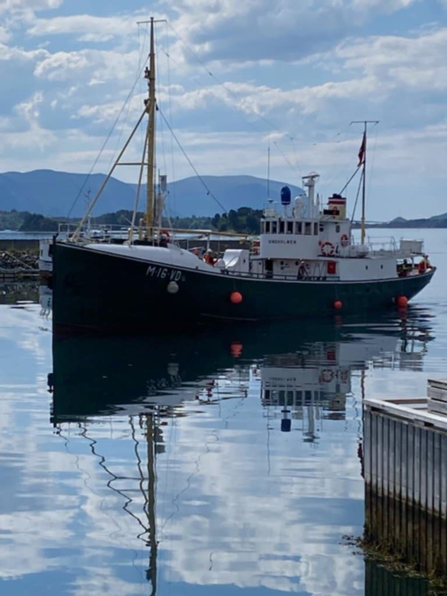 Foto av båten Hindholmen.