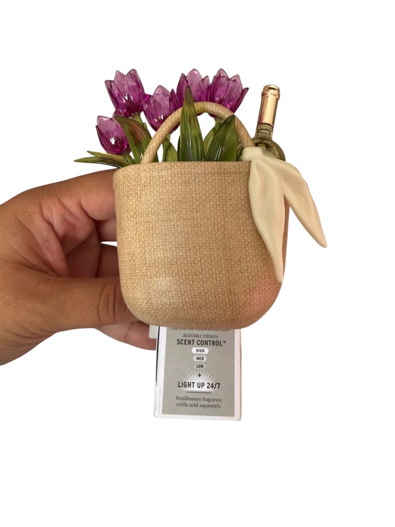 Enchufe Difusor Aromático Wallflowers Bath & Body Works Canasta Tulipanes y Vino