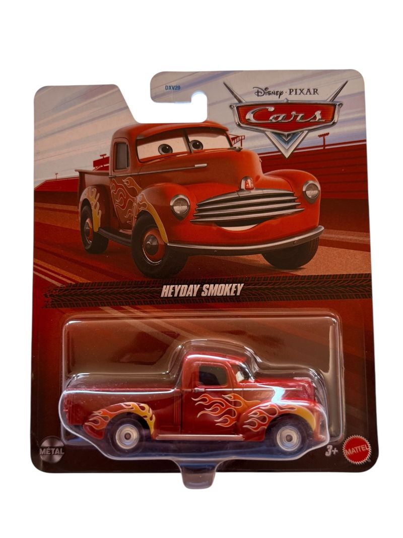 Auto de juguete de Smokey (Heyday Smokey) en su empaque original de Disney Pixar Cars con fondo rojo.