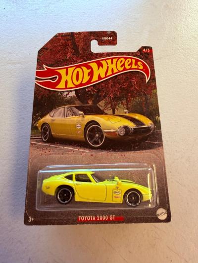 Hot Wheels Toyota 2000 GT Amarillo 4/5