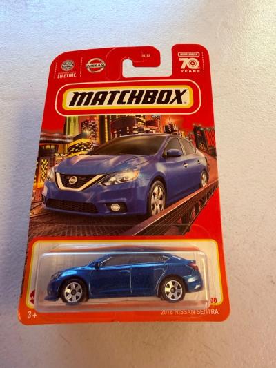 Matchbox 2016 Nissan Sentra Azul