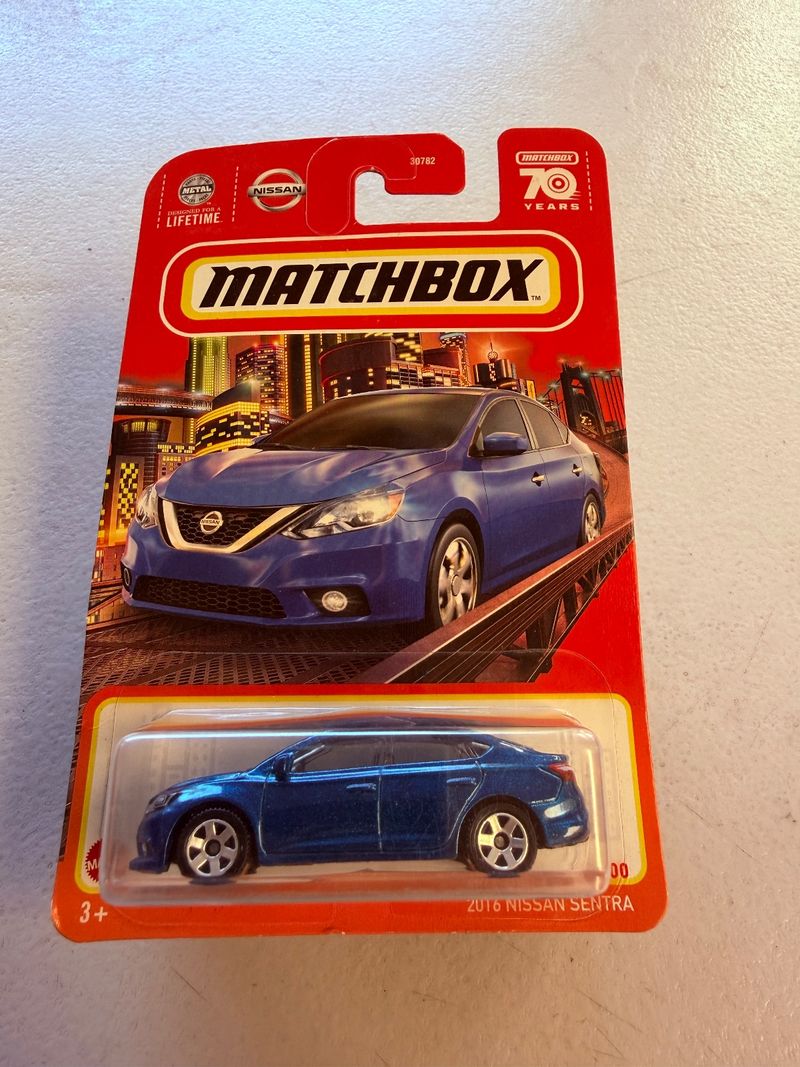Matchbox 2016 Nissan Sentra Azul