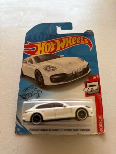 Hot Wheels Porsche Panamera Turbo S E-Hybrid Sport Turismo
