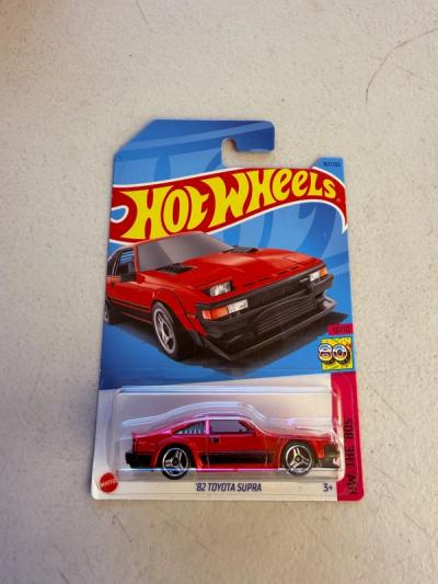Hot Wheels 82 Toyota Supra HW The 80s Rojo