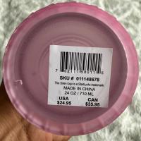 Vaso Starbucks Rosa con Textura de Tejido y Popote