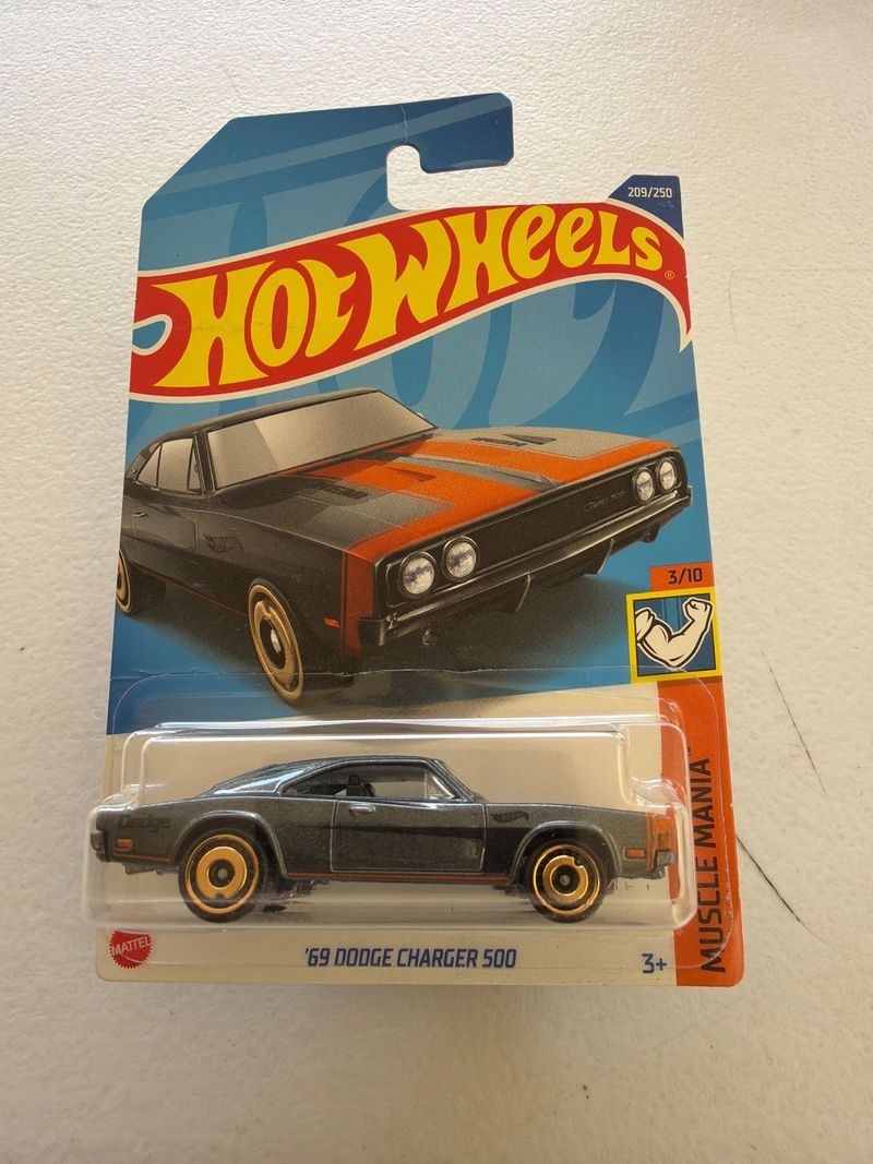 Hot Wheels '69 Dodge Charger 500 Muscle Mania 209/250