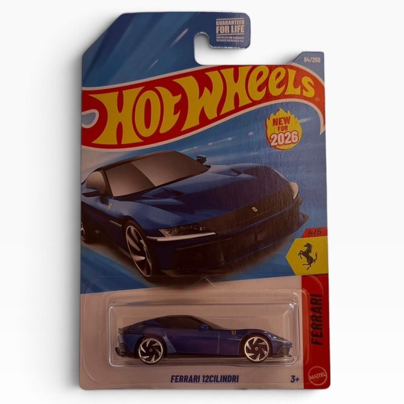 Auto a escala Hot Wheels Ferrari 12Cilindri azul en su empaque original con detalles deportivos