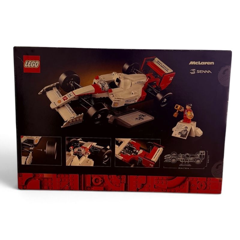 Caja del set LEGO McLaren MP4/4 con Ayrton Senna mostrando el auto de F1 en colores rojo y blanco y la minifigura
