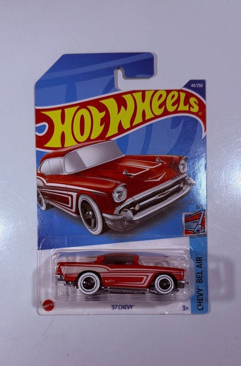 Hot Wheels '57 Chevy Rojo (44/250)