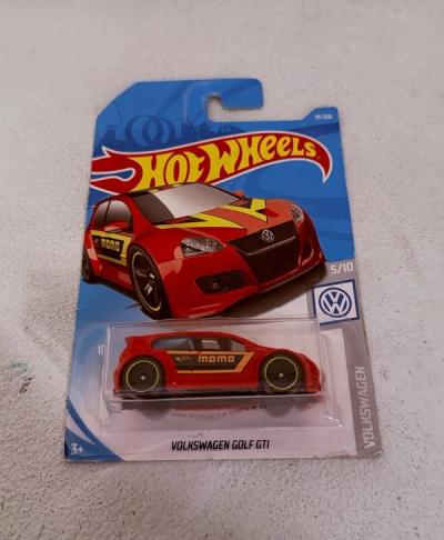 Hot Wheels Volkswagen Golf GTI Momo Rojo
