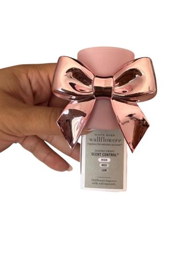 Enchufe Difusor Wallflowers Scent Control con Moño Rosado Rose Gold White Barn