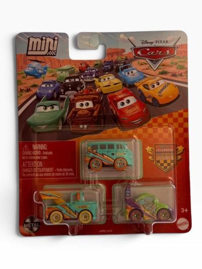 Empaque de carton con tres autos de juguete miniatura de Disney Pixar Cars en tonos turquesa y amarillo.