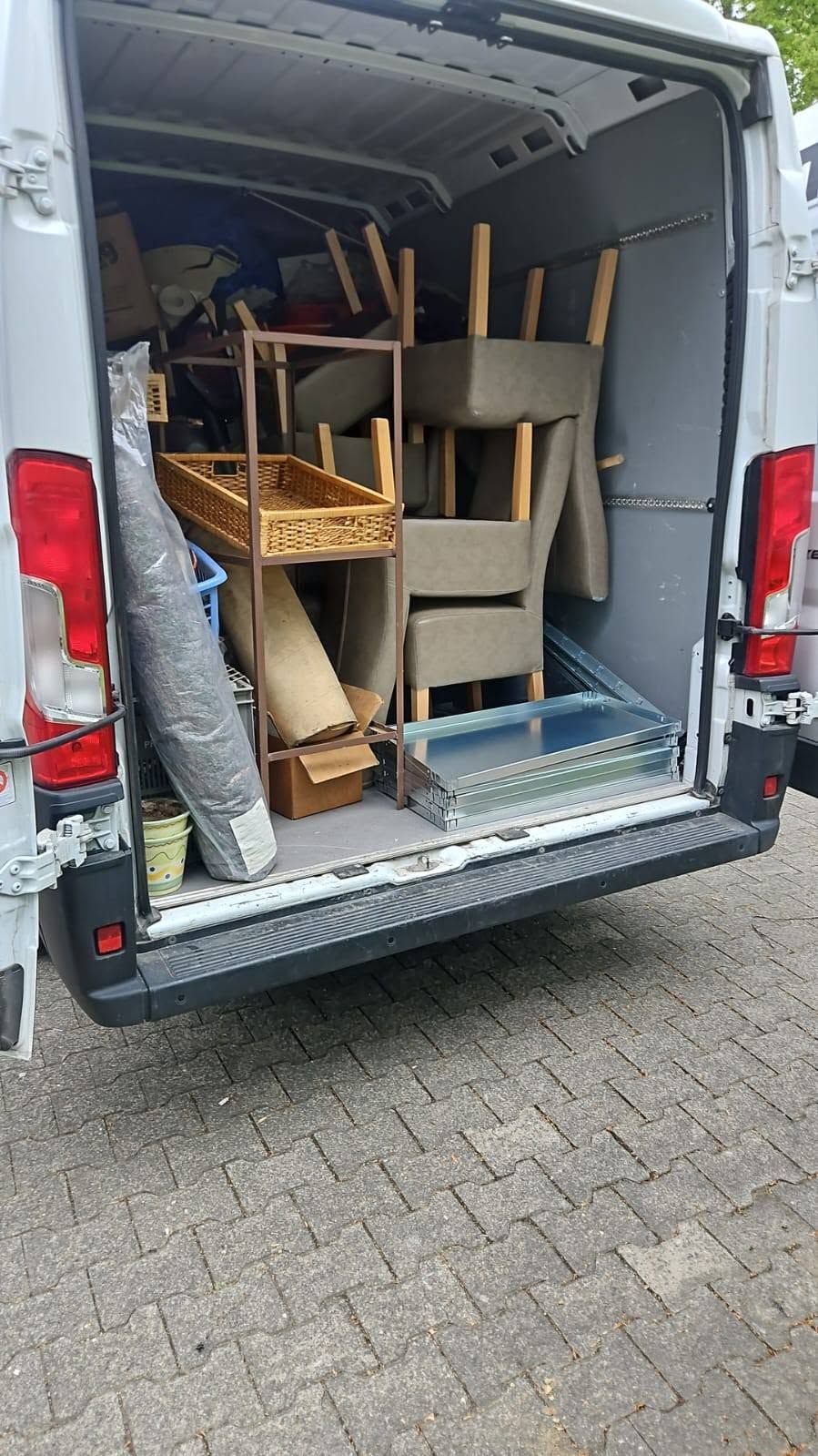 Umzug – Transporter beladen