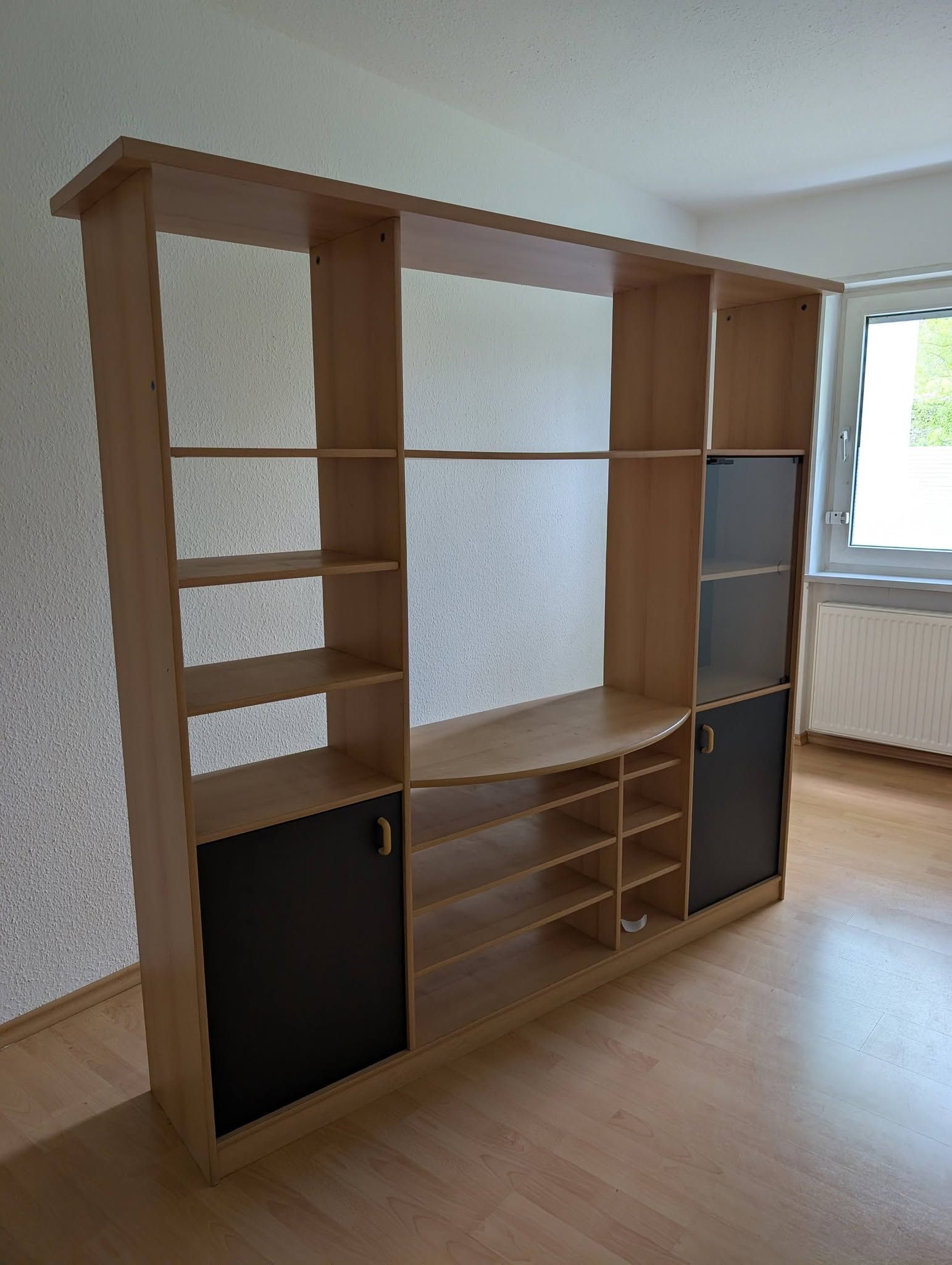 Möbel entrümpelt und Zimmer geräumt