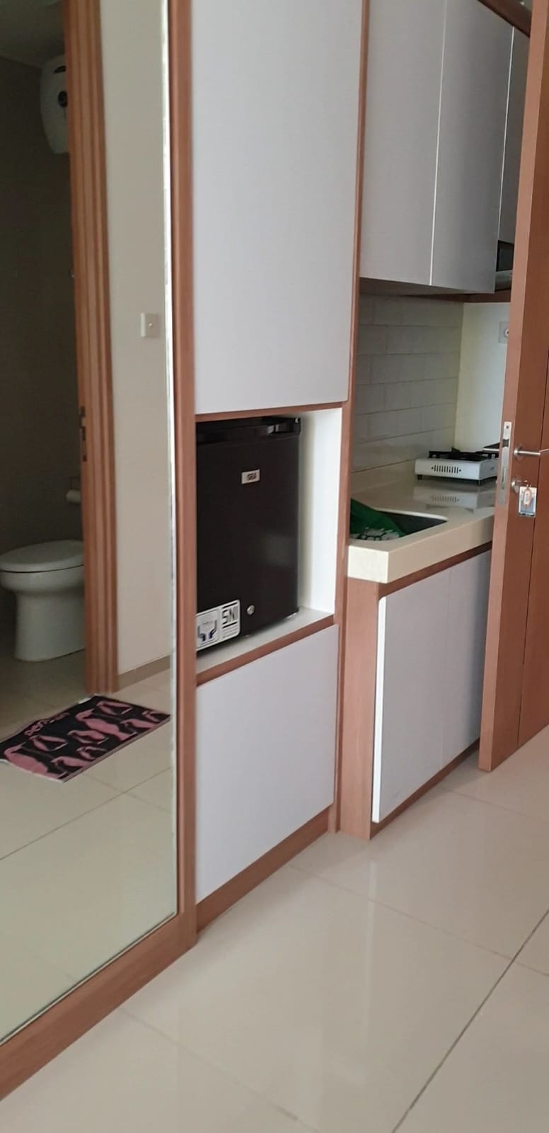 Studio A kitchenette and bathroom