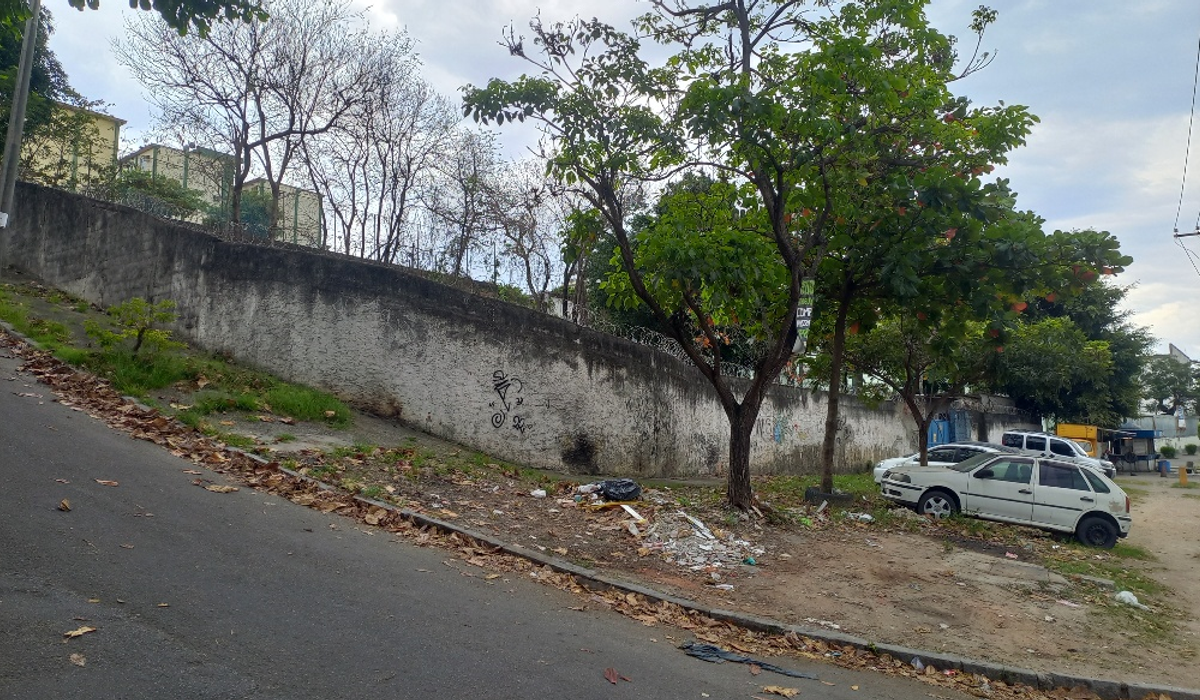 Terreno murado frente - Rua José dos Reis — foto 1