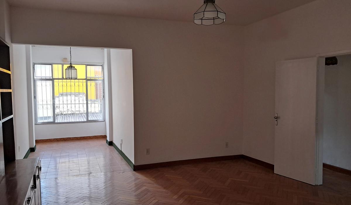  Charmoso apartamento de fundos com 122m2, em rua silenciosa e arborizada. — foto 1