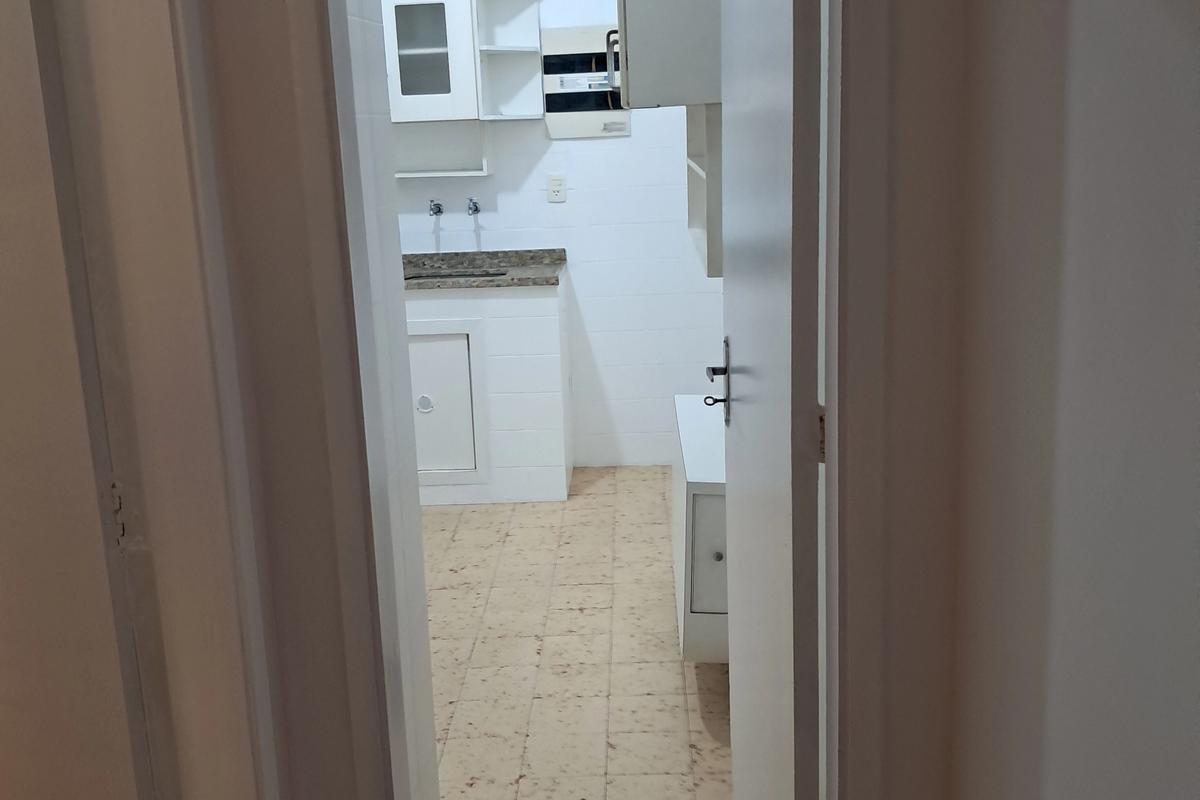  Charmoso apartamento de fundos com 122m2, em rua silenciosa e arborizada. — foto 15