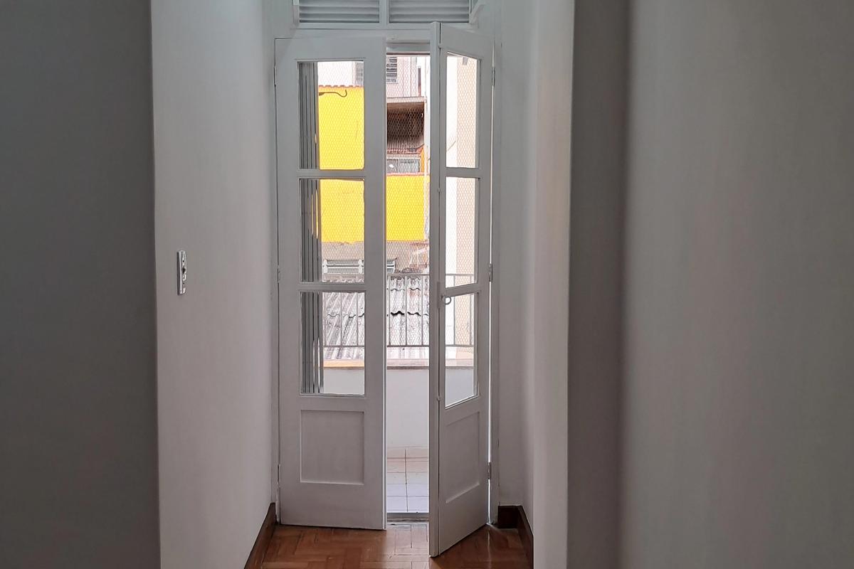  Charmoso apartamento de fundos com 122m2, em rua silenciosa e arborizada. — foto 9