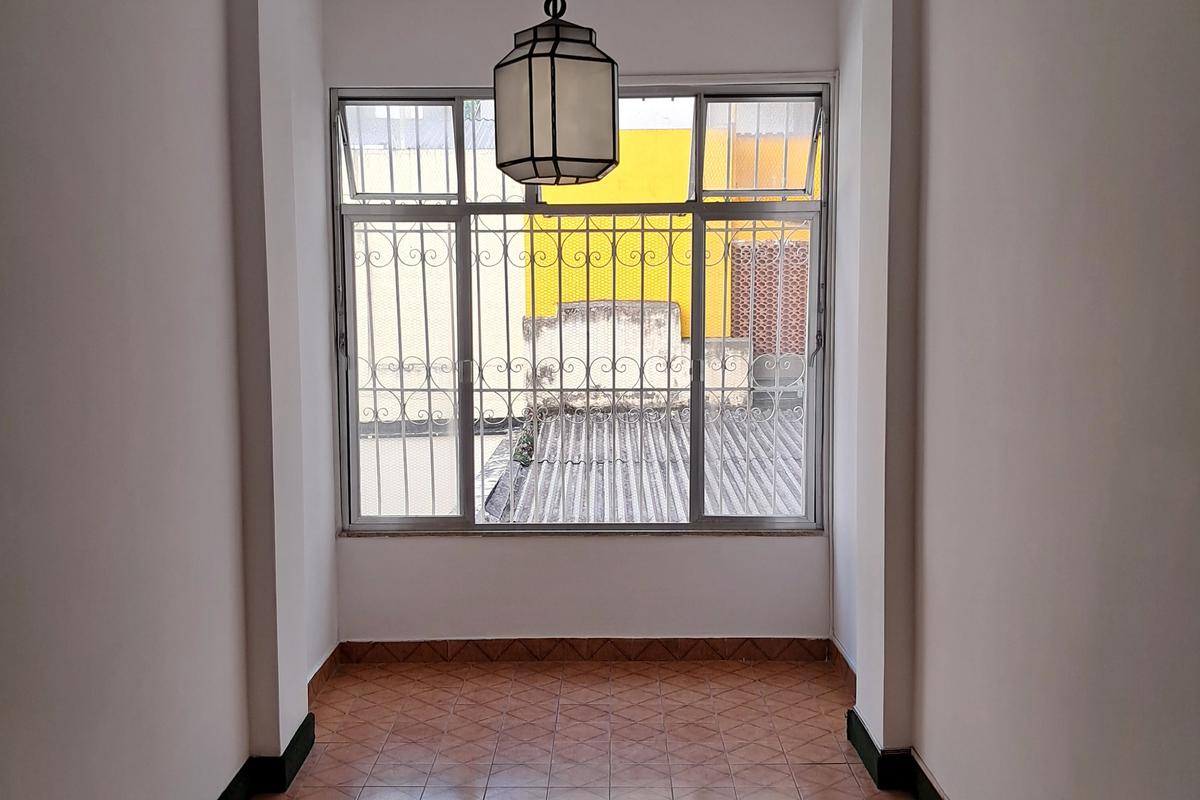 Charmoso apartamento de fundos com 122m2, em rua silenciosa e arborizada. — foto 3