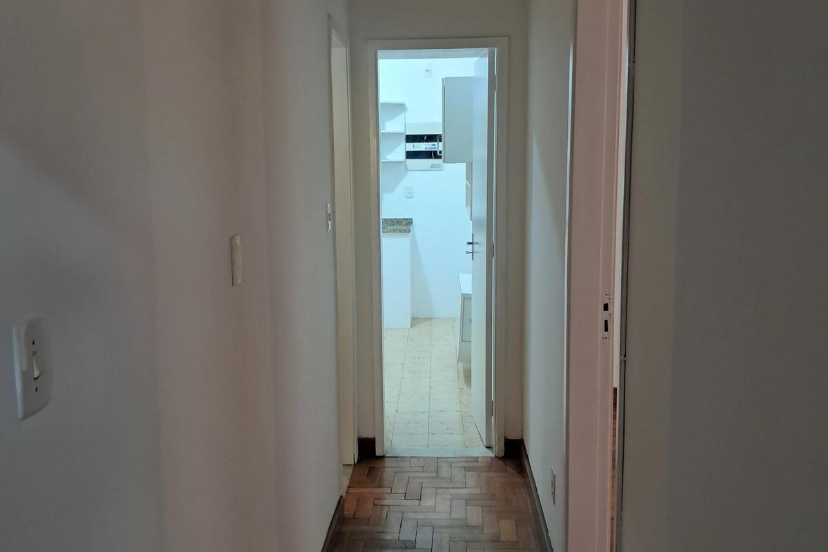 Charmoso apartamento de fundos com 122m2, em rua silenciosa e arborizada. — foto 4