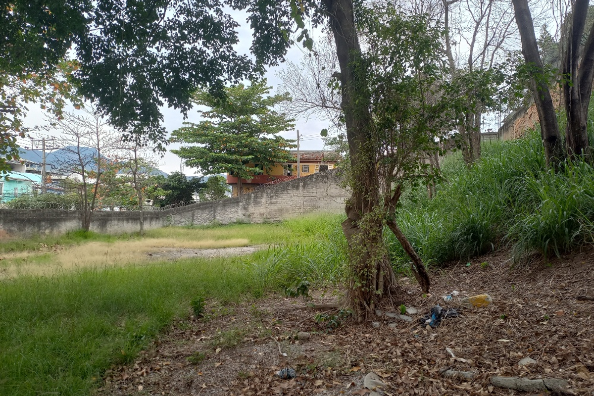 Terreno murado frente - Rua José dos Reis — foto 2