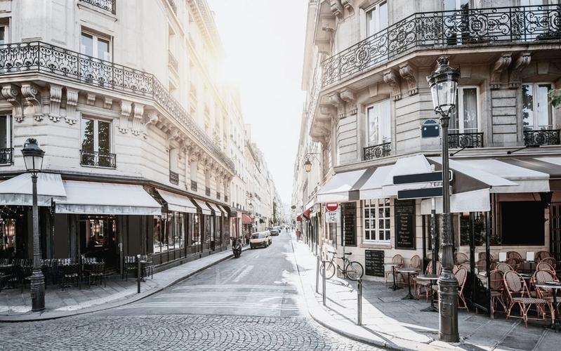 Paris Neighbourhoods Guide for International Buyers: Beyond the Clichés