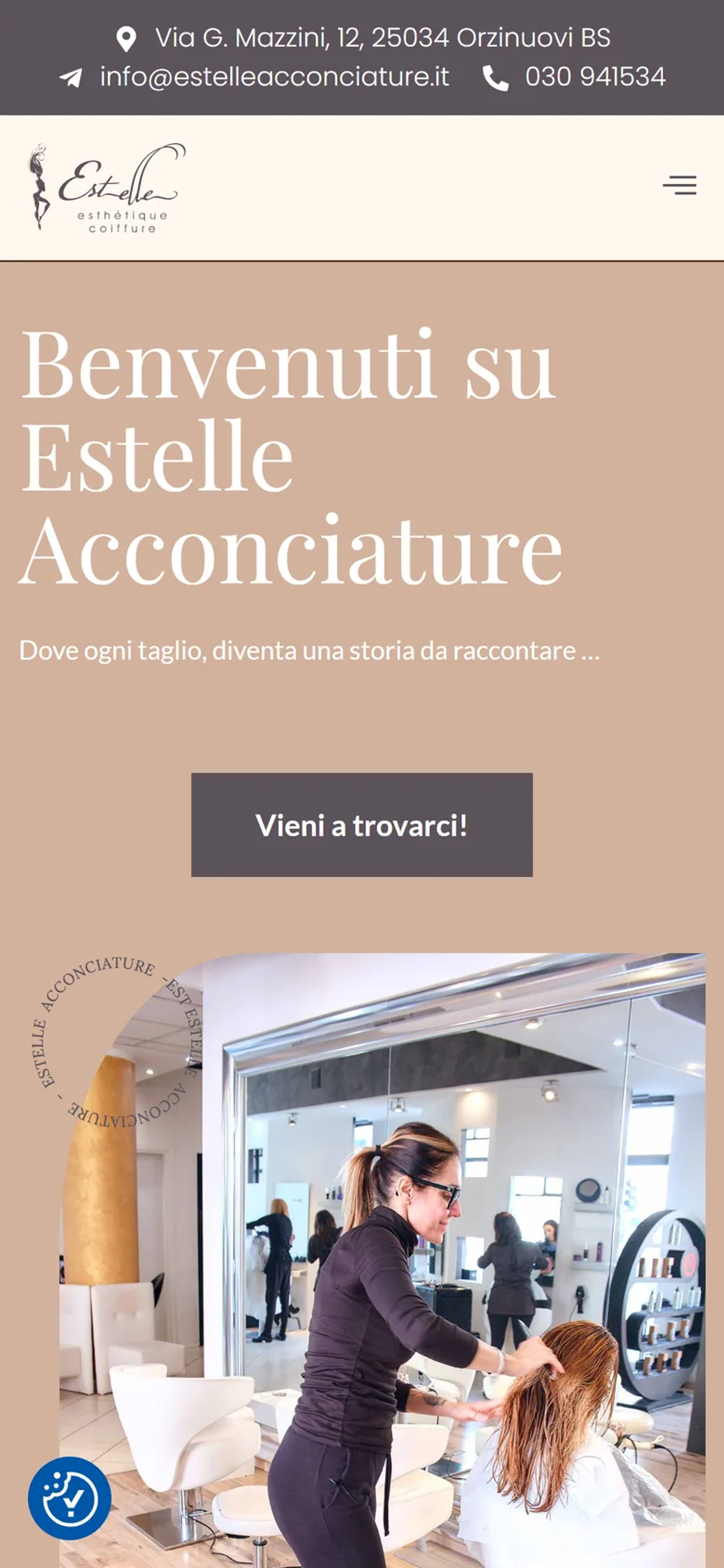 La home di Estelle Acconciature vista su un telefono