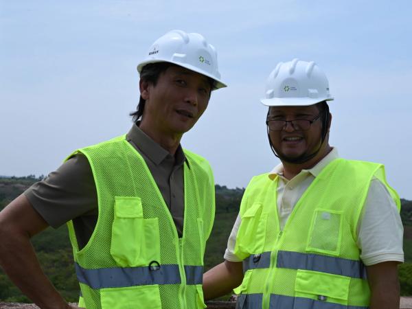 Two Malaysians at the dam: Mr Eric Tan, Project Director, Alytra Sdn Bhd (left) and Mr Mohd Hafiz Mohd Zaki, CEO, Integrated Envirotech Sdn Bhd