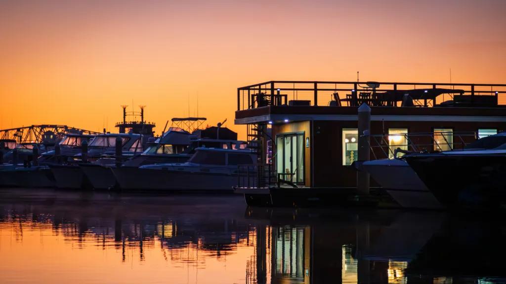 FLOHOM Opens First Luxury Houseboat Suite on Grand Strand at Barefoot Marina