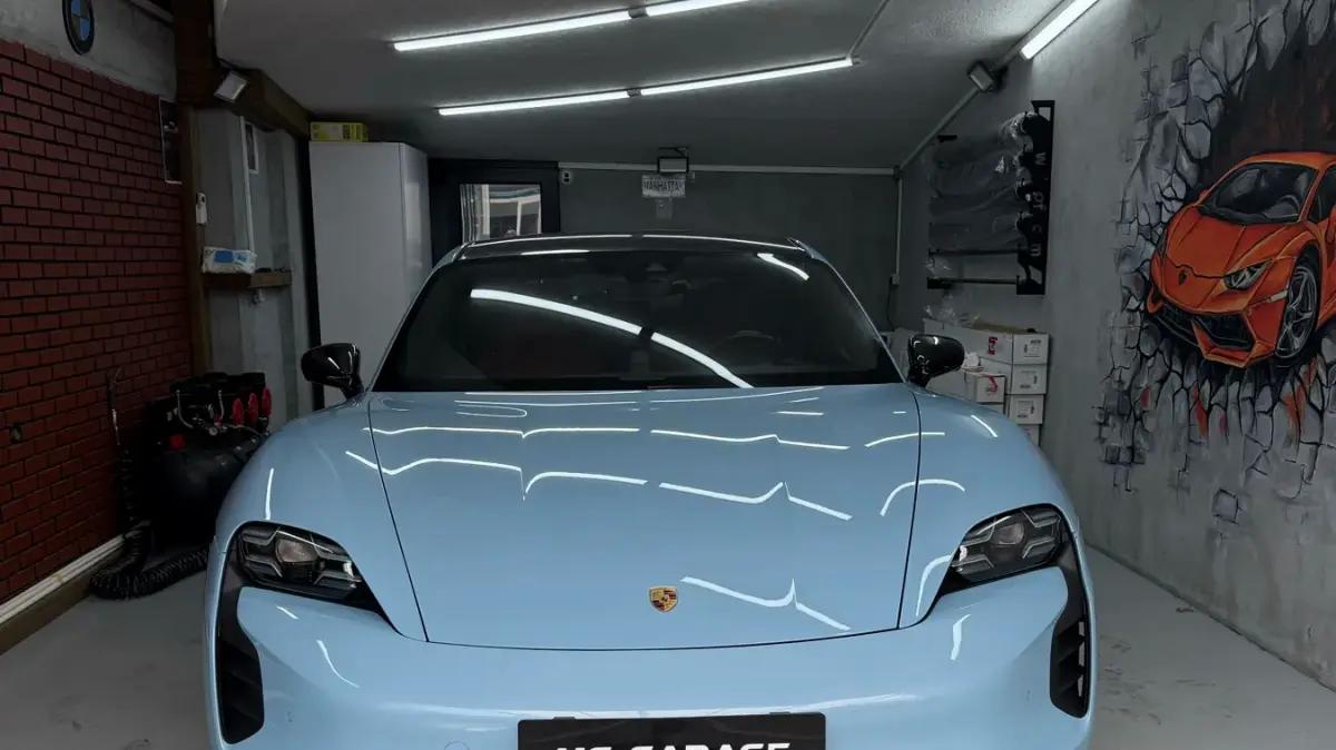 Maslak MG Garage atölyesinde Porsche Taycan'a şeffaf PPF filmi uygulanmış hâli