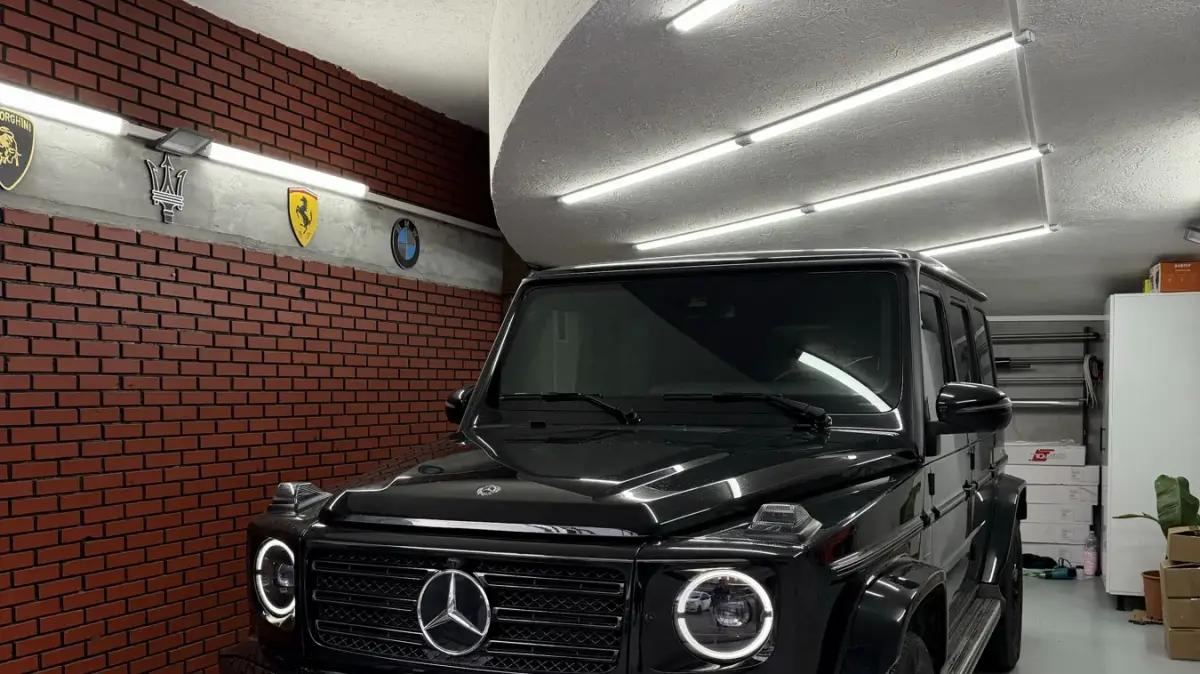 Mercedes G-Serisi'nin panel yüzeyinde uygulama öncesi kontrol