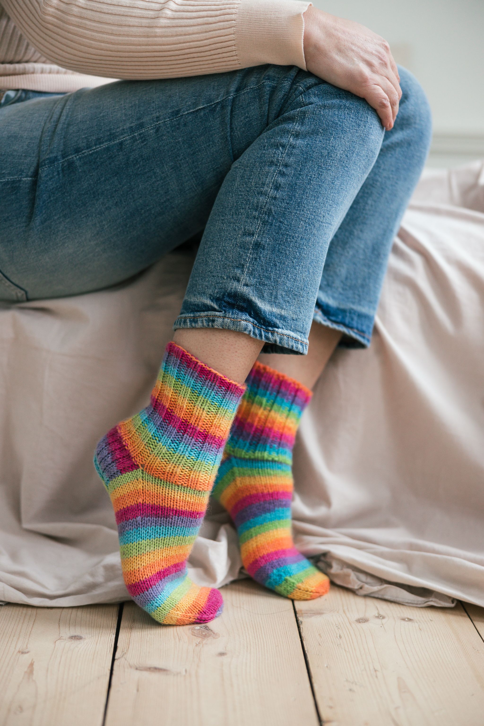 Perusvillasukat Novita 7 Veljestä Raita Example 1