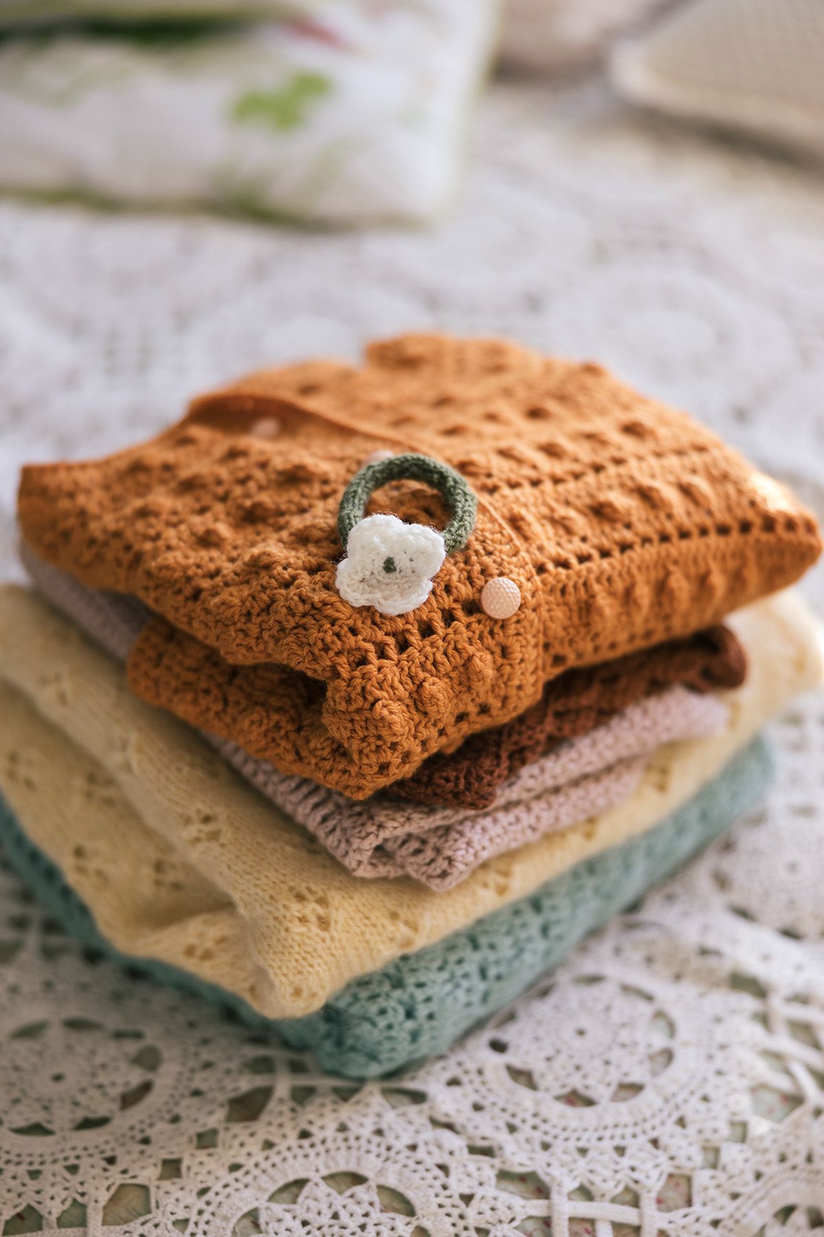 Kesäkukka- neulottu hiuslenkki Example 2