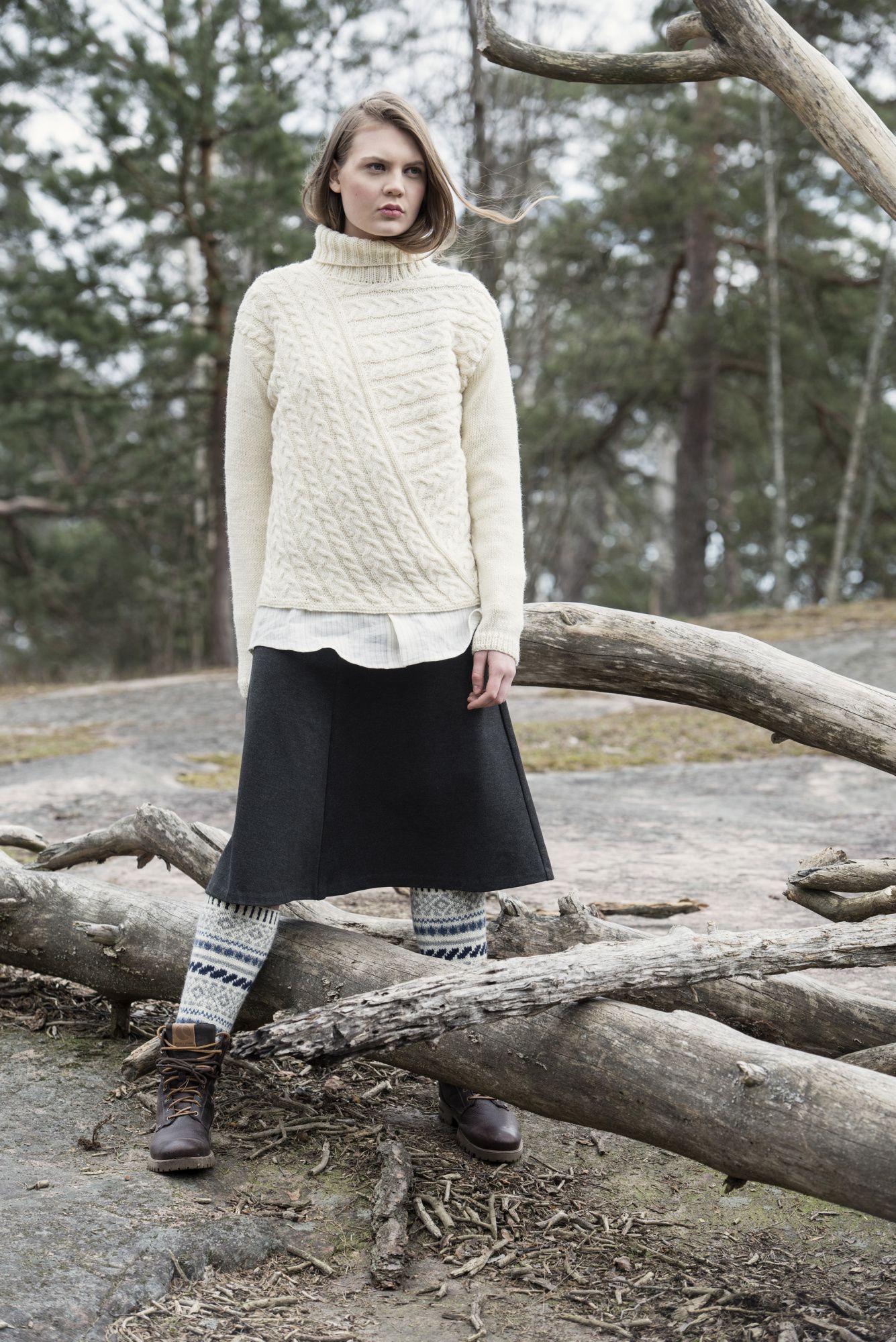 Naisen palmikkoneulepusero Novita Nordic Wool (Syksy 2015) Example 1
