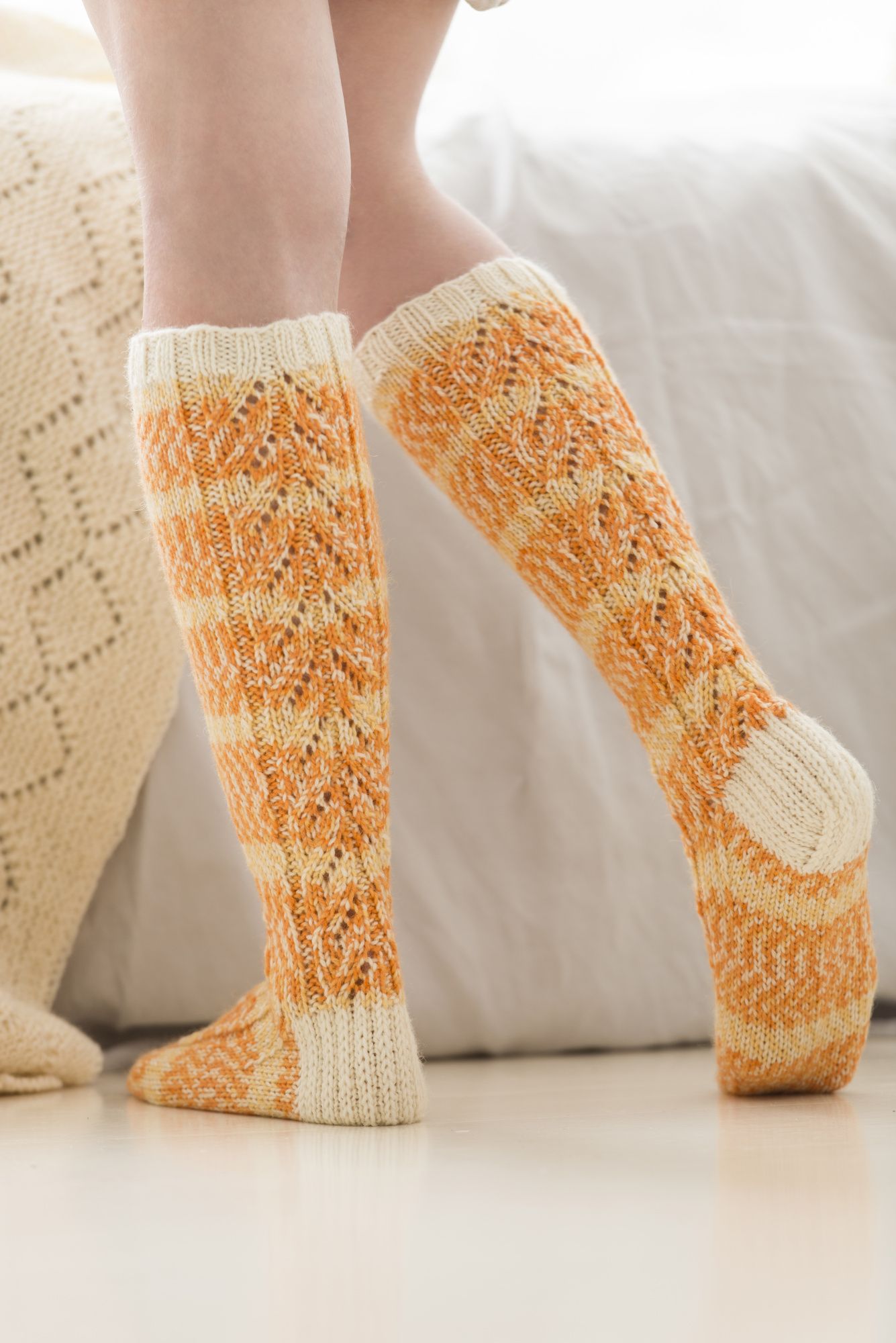 Women's knitted knee-high socks Novita 7 Veljestä Aurora and 7 Veljestä Example 2