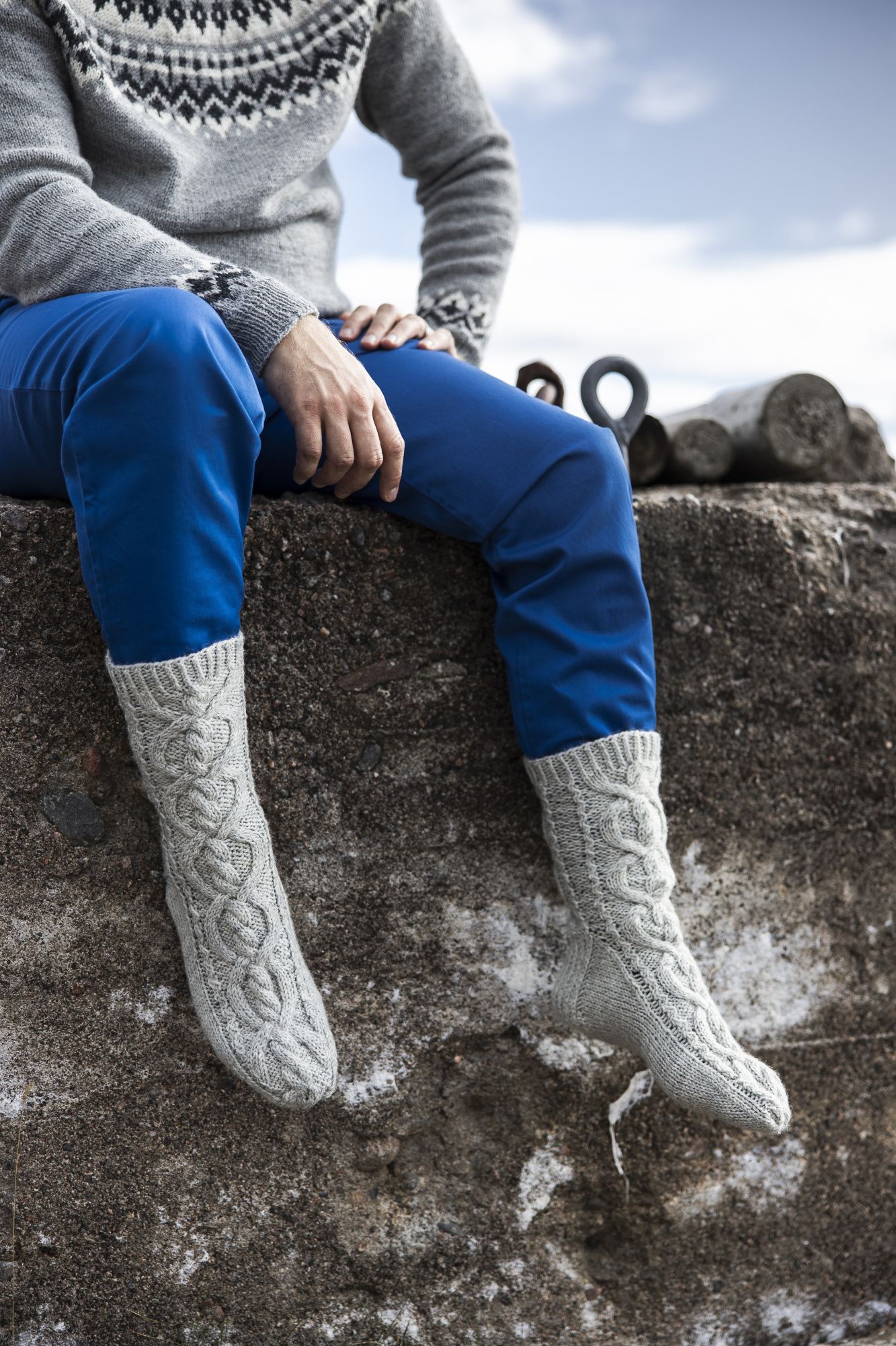 Novita 7 Veljestä: Stig cabled socks Example 1