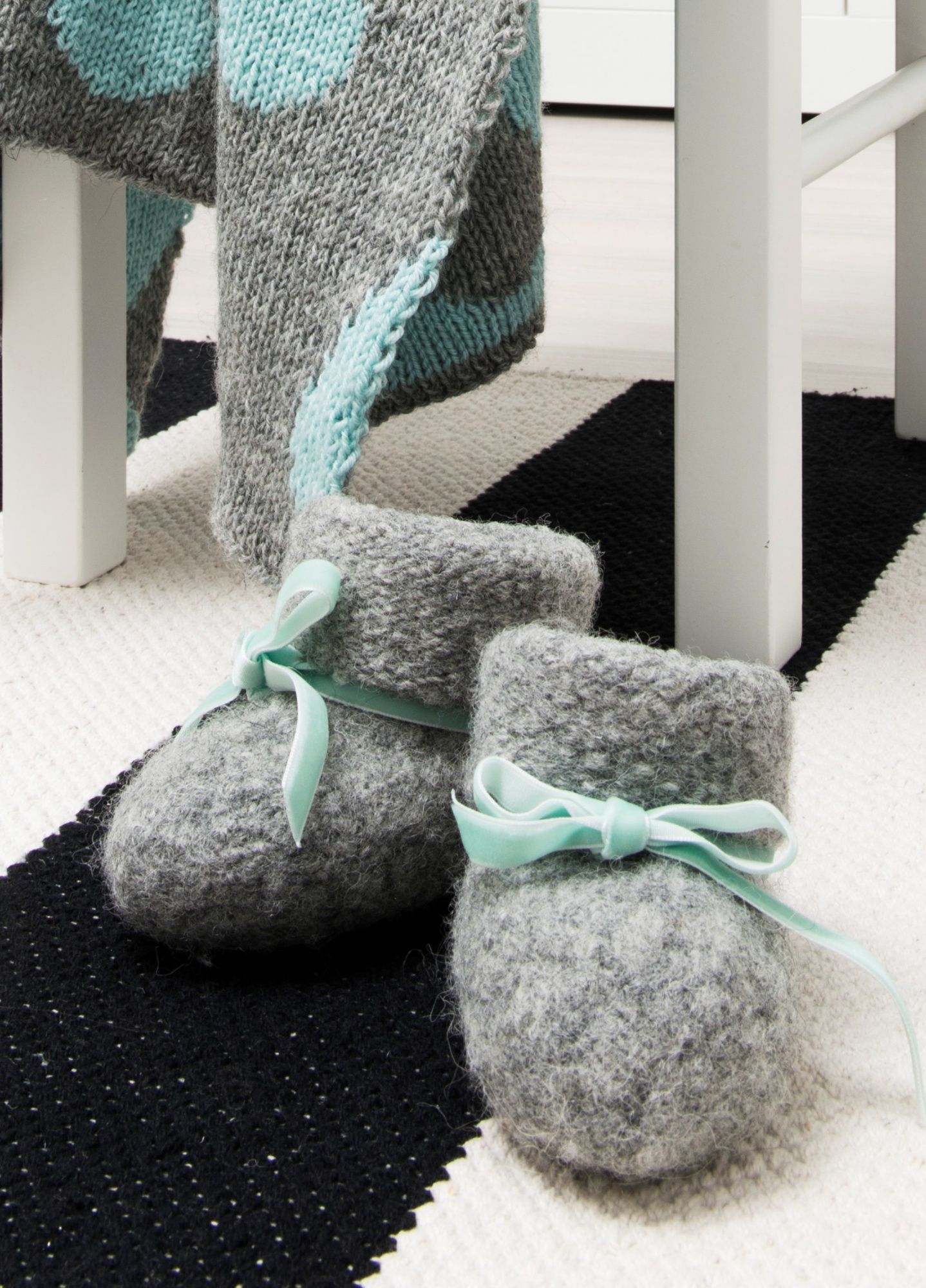 Baby's Felted Slippers Novita Natura Example 3