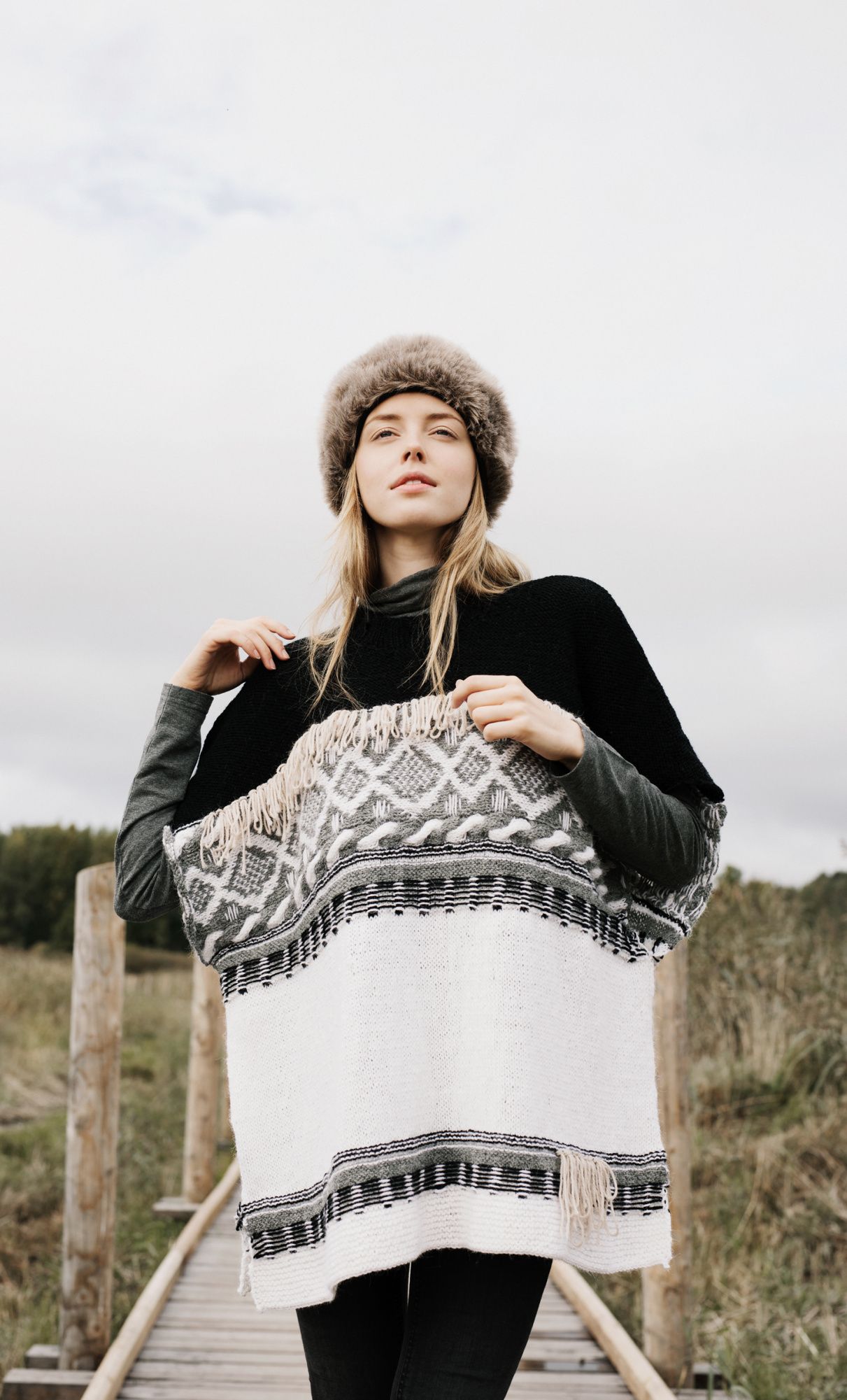 Naisen neuleponcho Novita Alpaca Wool ja Novita Nordic Wool Example 2