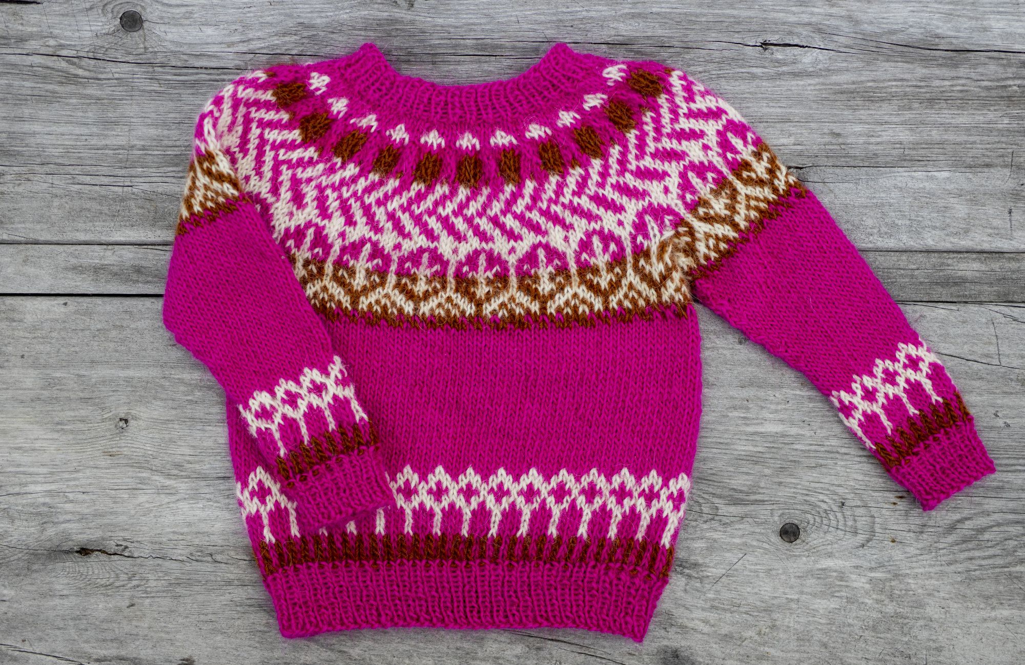Novita Icelandic Wool: Children’s Kaarna colourwork sweater Example 1