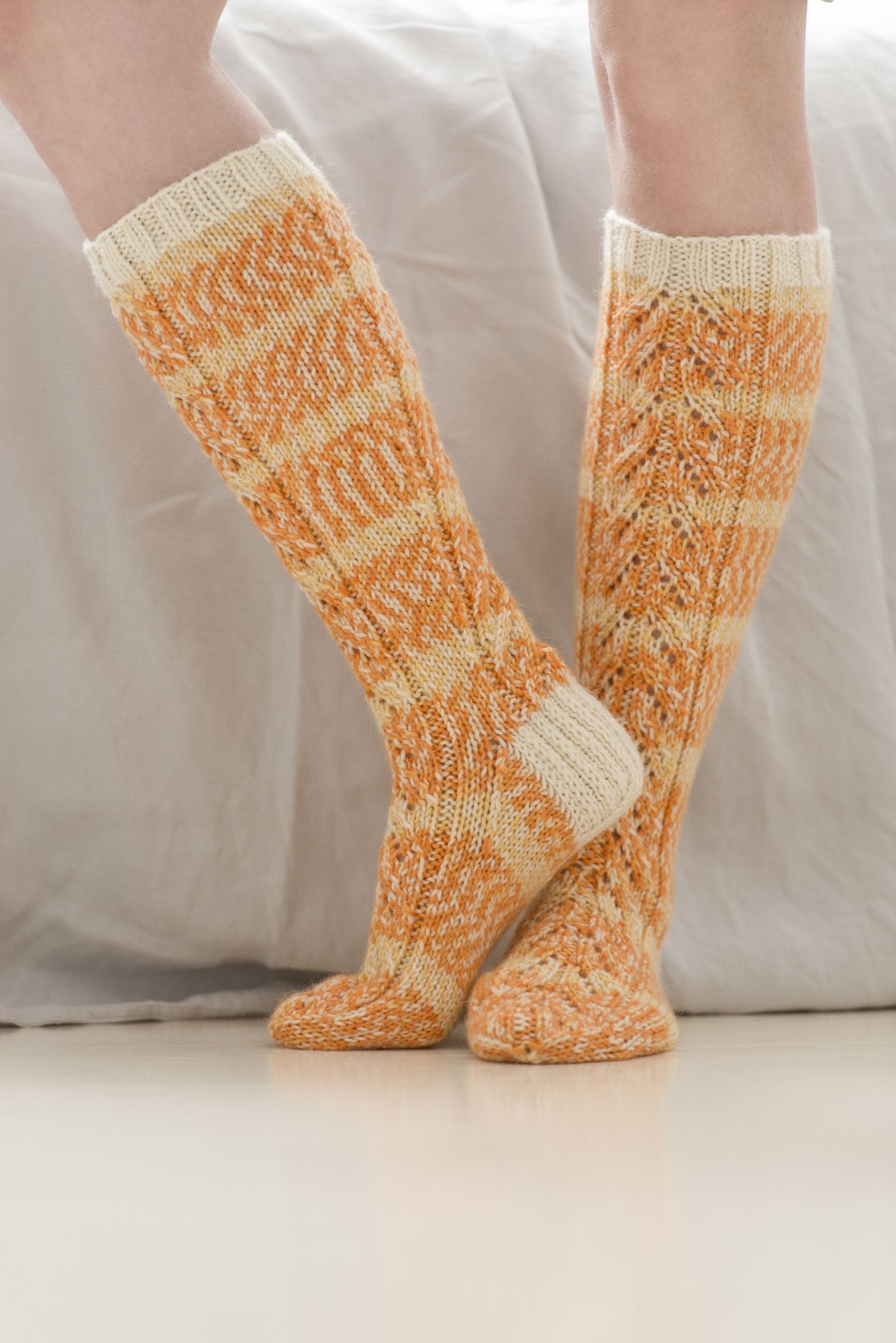 Women's knitted knee-high socks Novita 7 Veljestä Aurora and 7 Veljestä Example 1