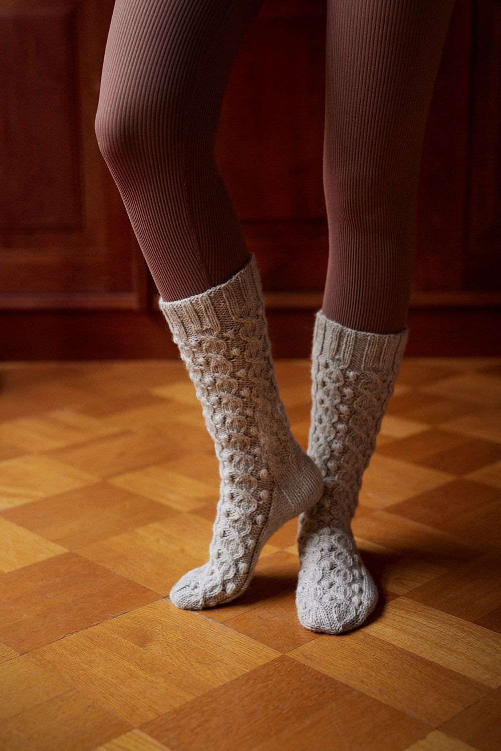 Lumihiutaleiden tanssi - pitkävartiset sukat Example 1