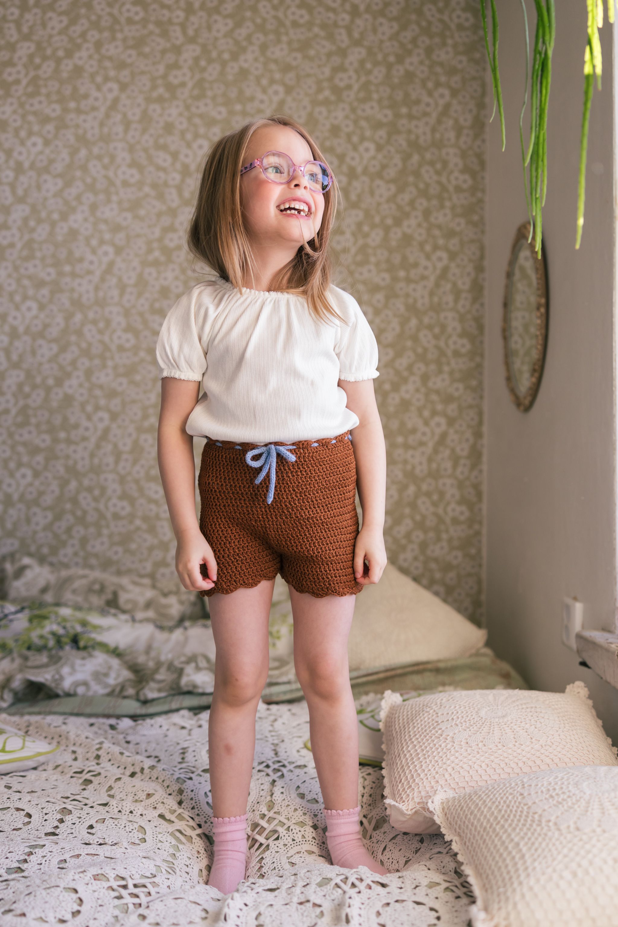 Keto-orvokki -virkatut shortsit