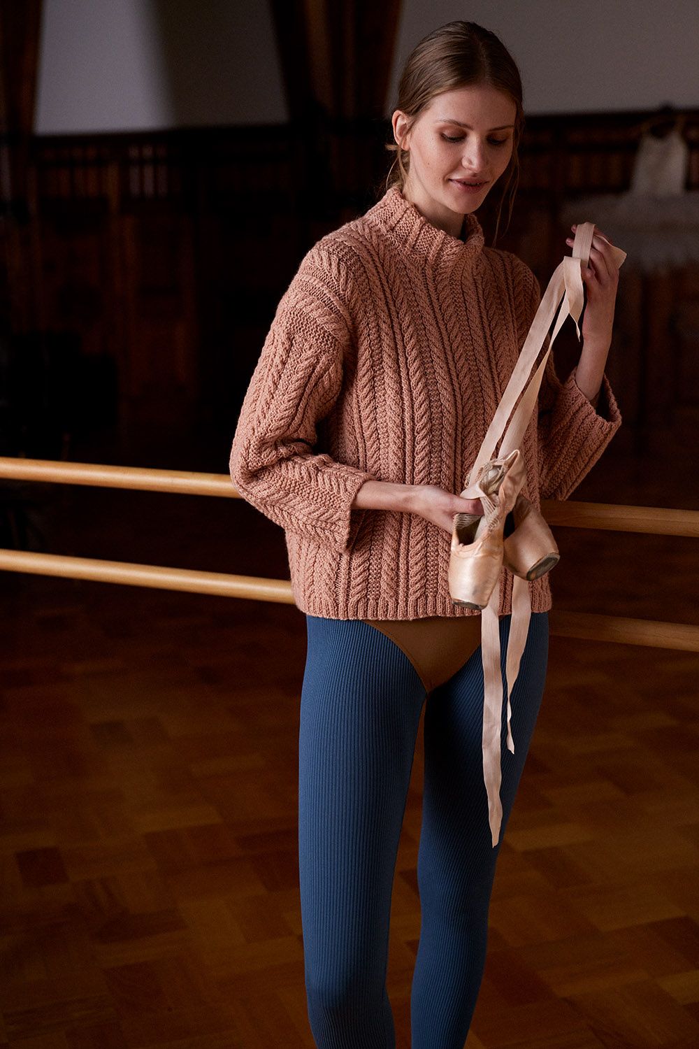 Novita Huviretki: Salonki cable sweater Example 2