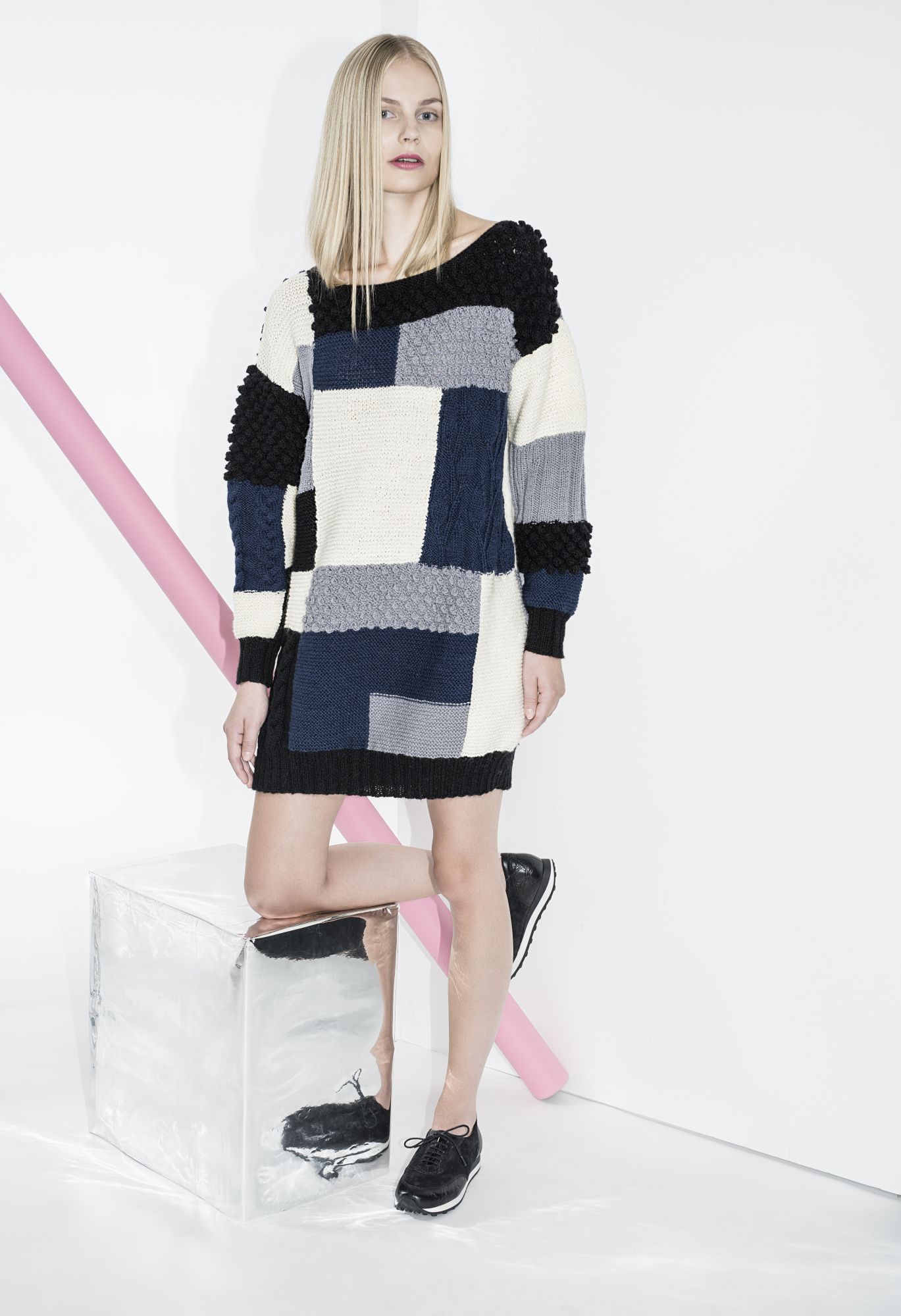 Stickad klänning Novita Nordic Wool Example 1