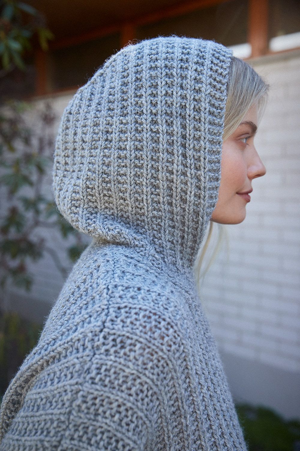 Novita Isoveli: Rento knitted hoodie Example 2